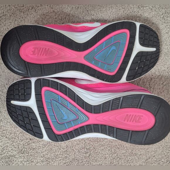 Nike | Pink | Woman's Running Shoes | Size 10 - Picture 6 of 12